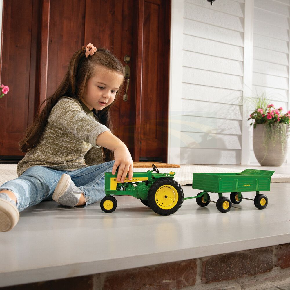 1:16 John Deere 730 Tractor with Barge Wagon 45686