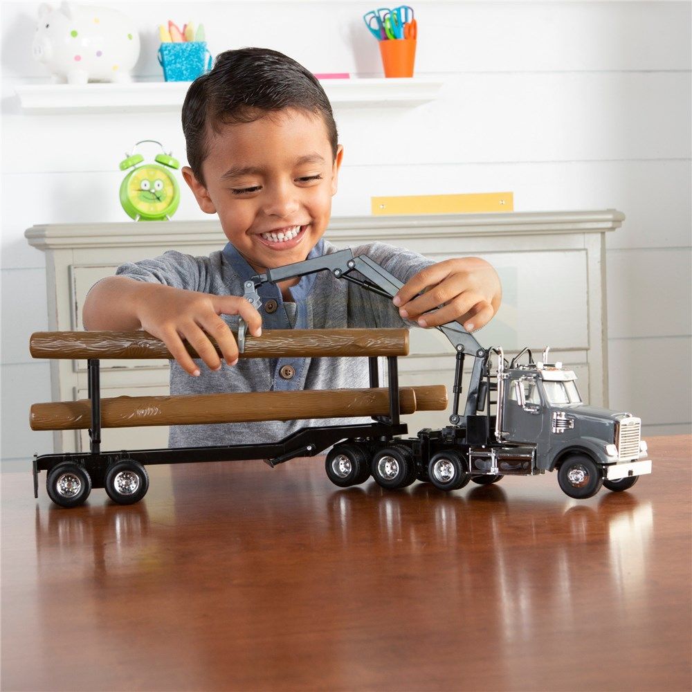 1:32 Freightliner 122SD with Logging Trailer and Grapple 46702