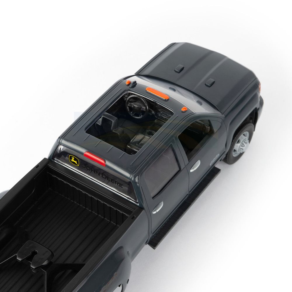 1:16 Big Farm John Deere Construction Set with Accessories; Chevrolet Silverado, Skid Steer, Trailer, 4 Cement Blocks, 4 Barricades & A Pallet 47347