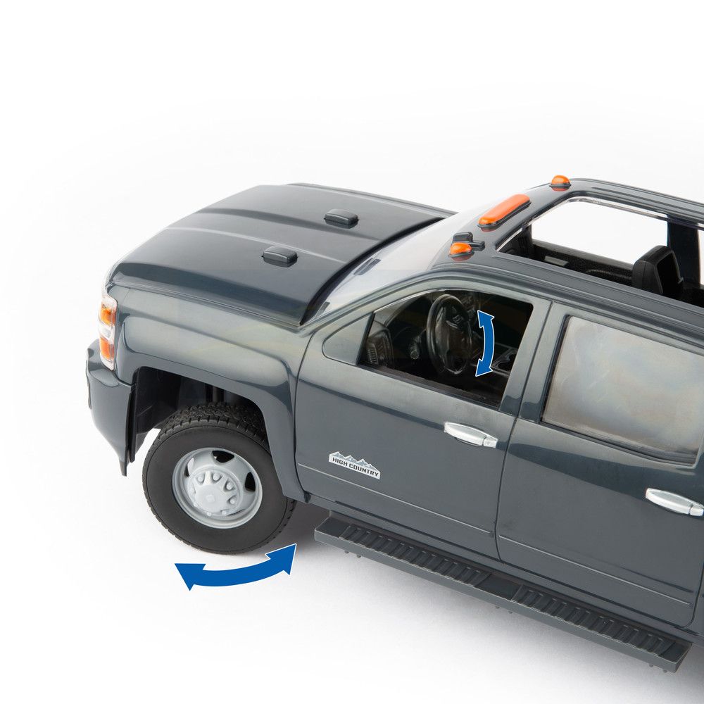 1:16 Big Farm John Deere Construction Set with Accessories; Chevrolet Silverado, Skid Steer, Trailer, 4 Cement Blocks, 4 Barricades & A Pallet 47347