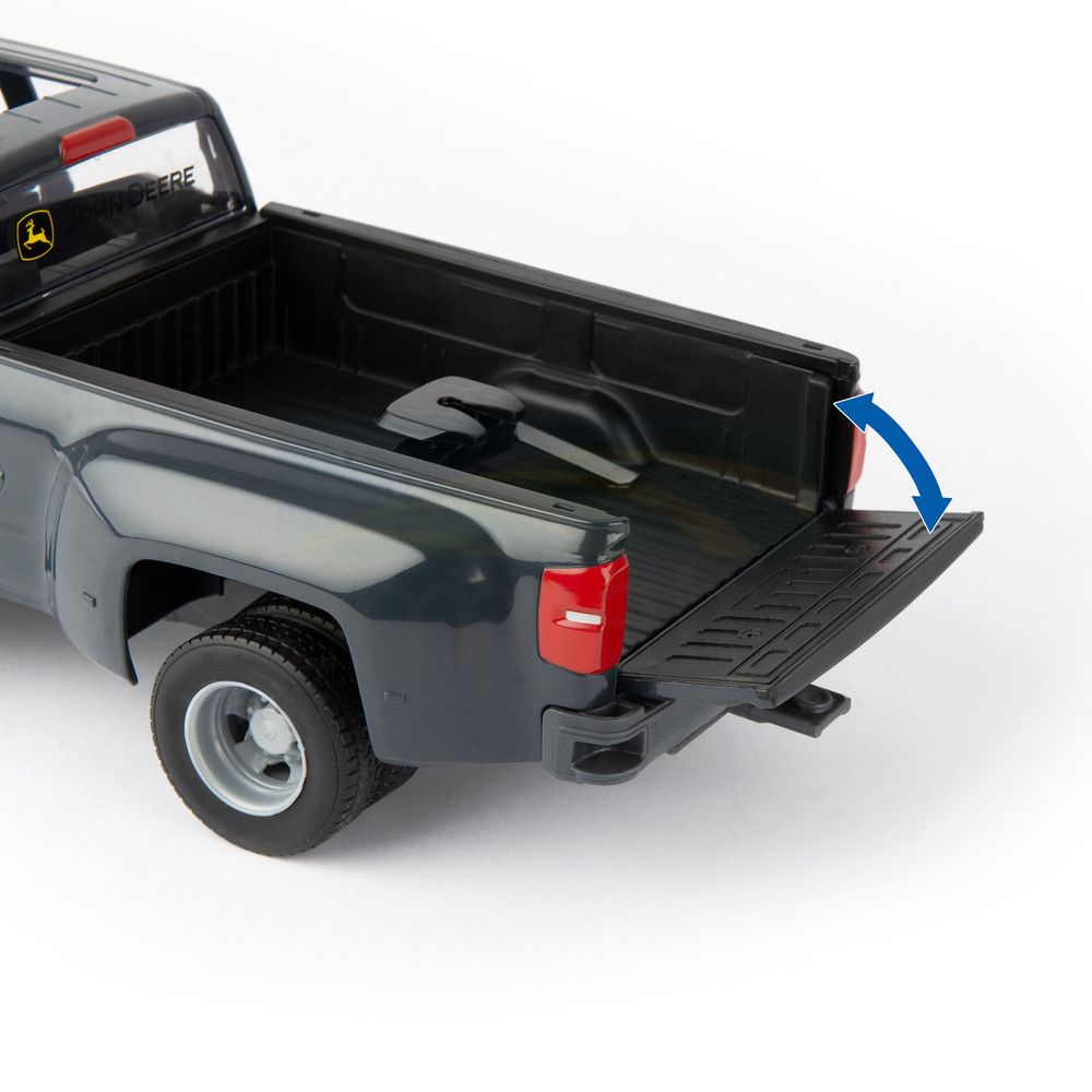 1:16 Big Farm John Deere Construction Set with Accessories; Chevrolet Silverado, Skid Steer, Trailer, 4 Cement Blocks, 4 Barricades & A Pallet 47347