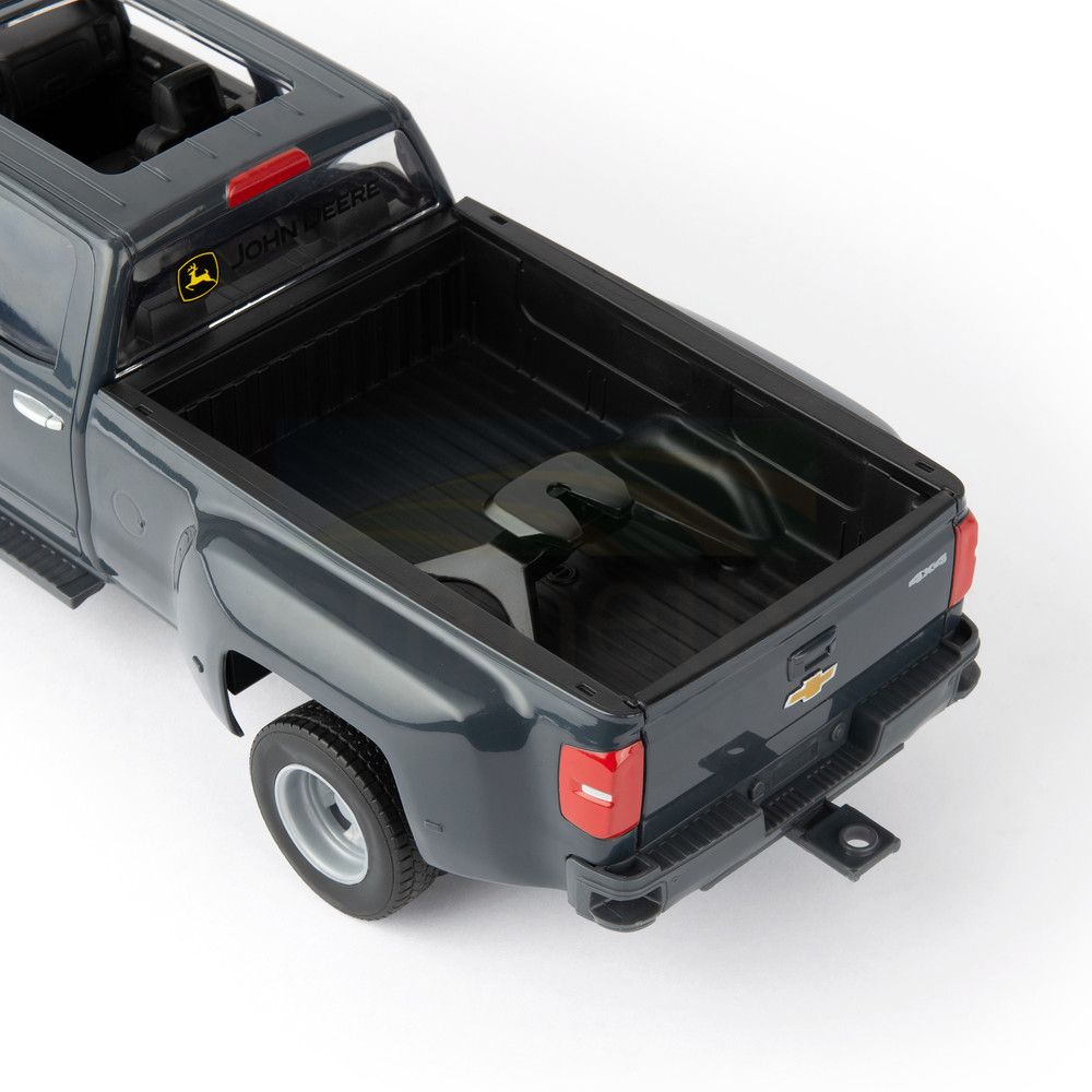 1:16 Big Farm John Deere Construction Set with Accessories; Chevrolet Silverado, Skid Steer, Trailer, 4 Cement Blocks, 4 Barricades & A Pallet 47347