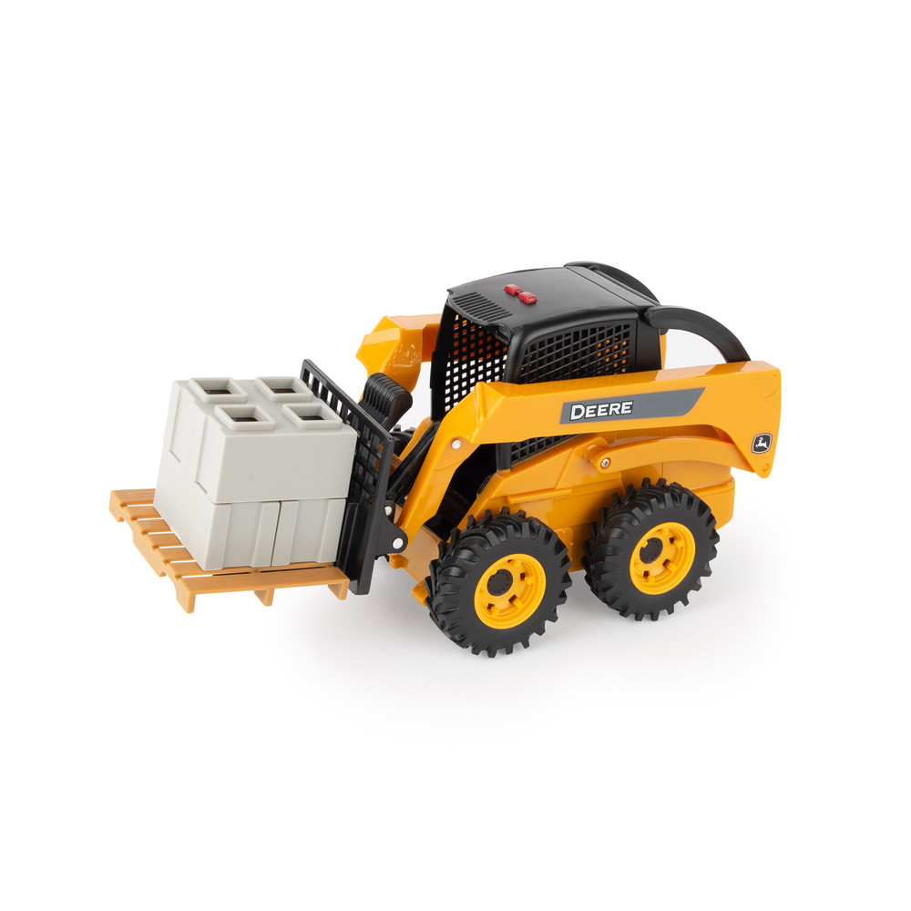 1:16 Big Farm John Deere Skid Steer with Accessories; Cones, Barrels, Cement Blocks & Pallet 47349