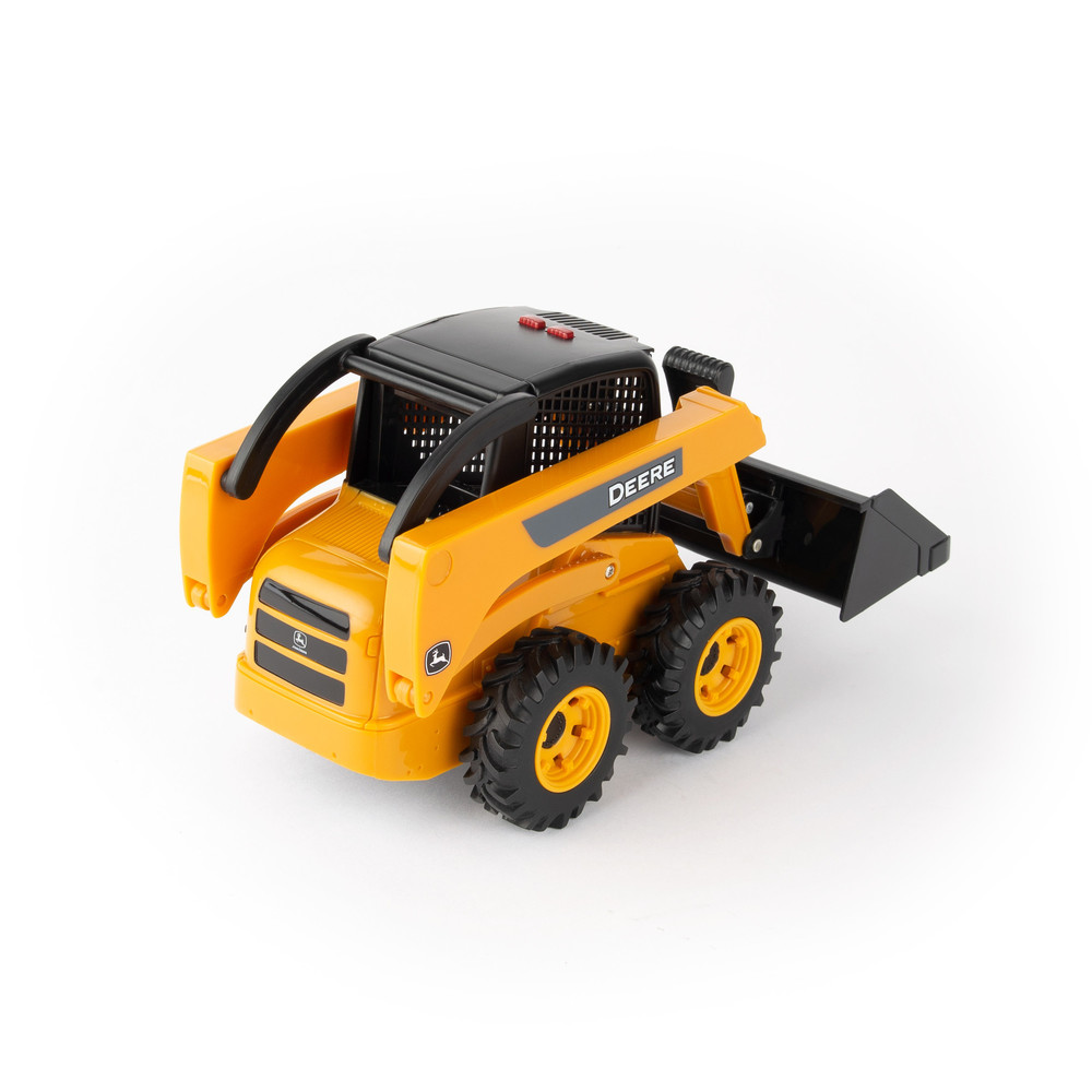 1:16 Big Farm John Deere Skid Steer with Accessories; Cones, Barrels, Cement Blocks & Pallet 47349
