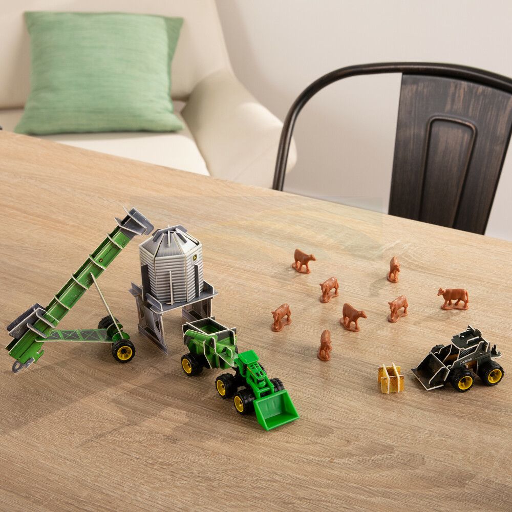John Deere Monster Treads Eco-Snaps Medium Play Set 47424