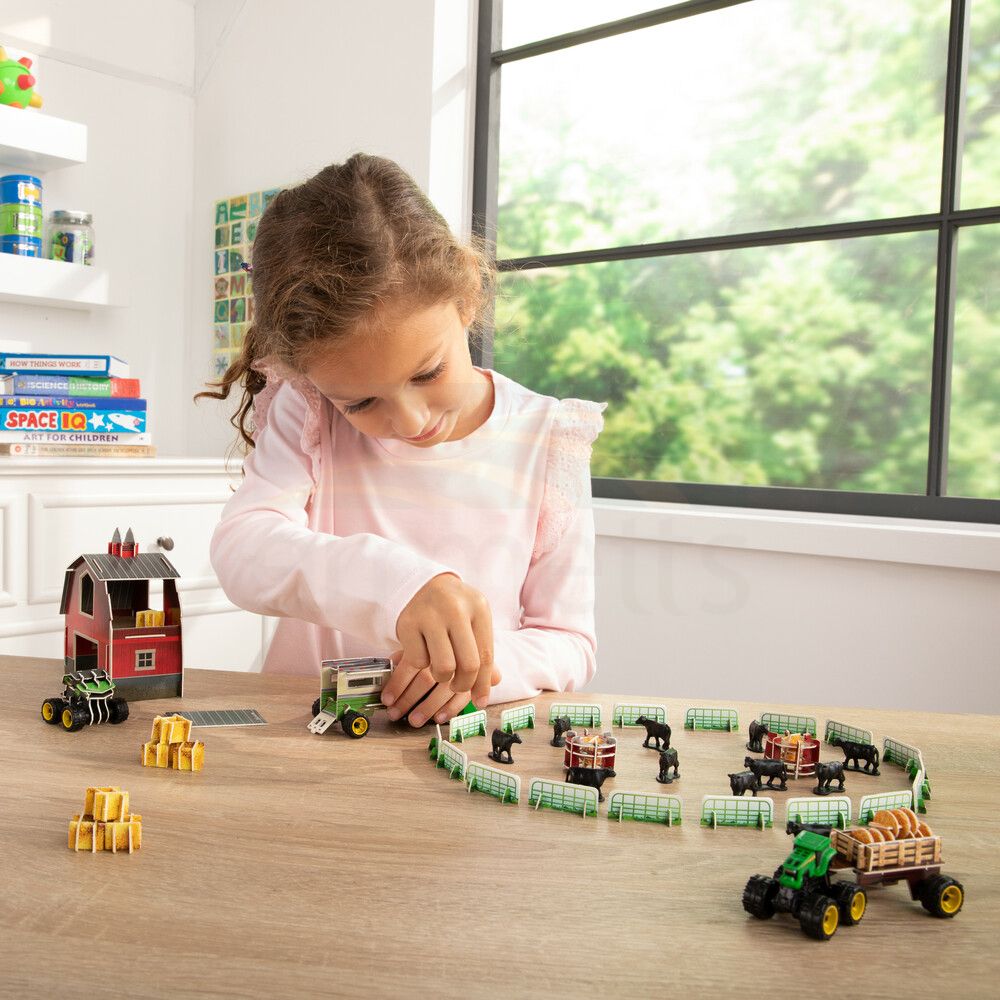 John Deere Monster Treads Eco-Snaps Barn Play Set 47425