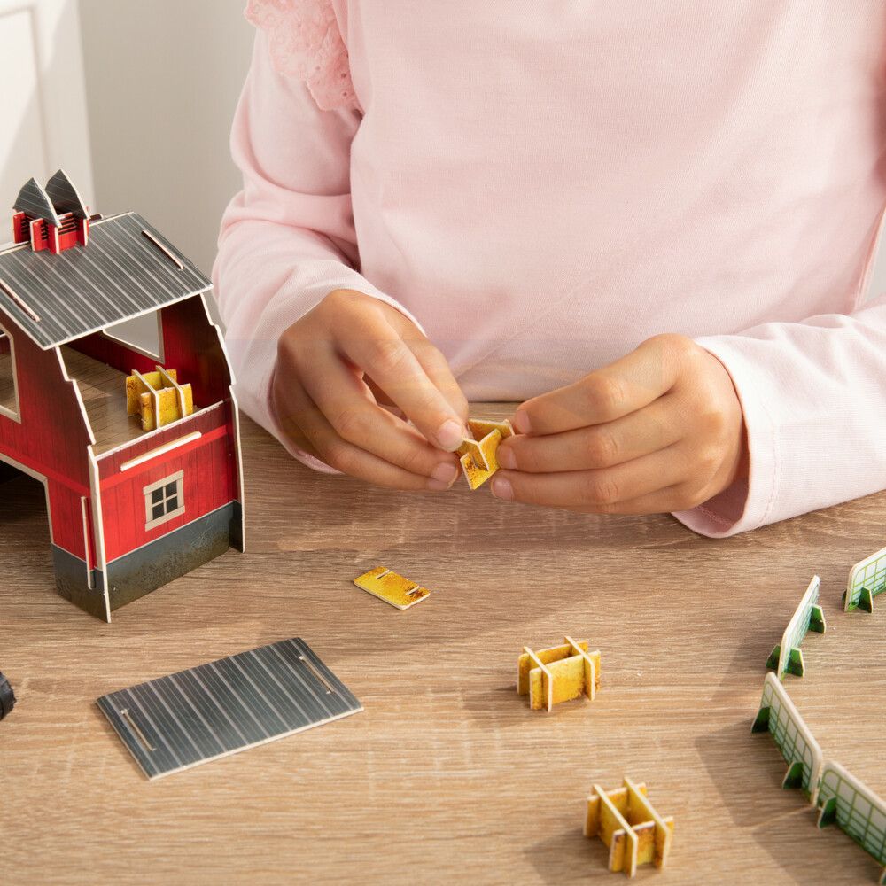 John Deere Monster Treads Eco-Snaps Barn Play Set 47425