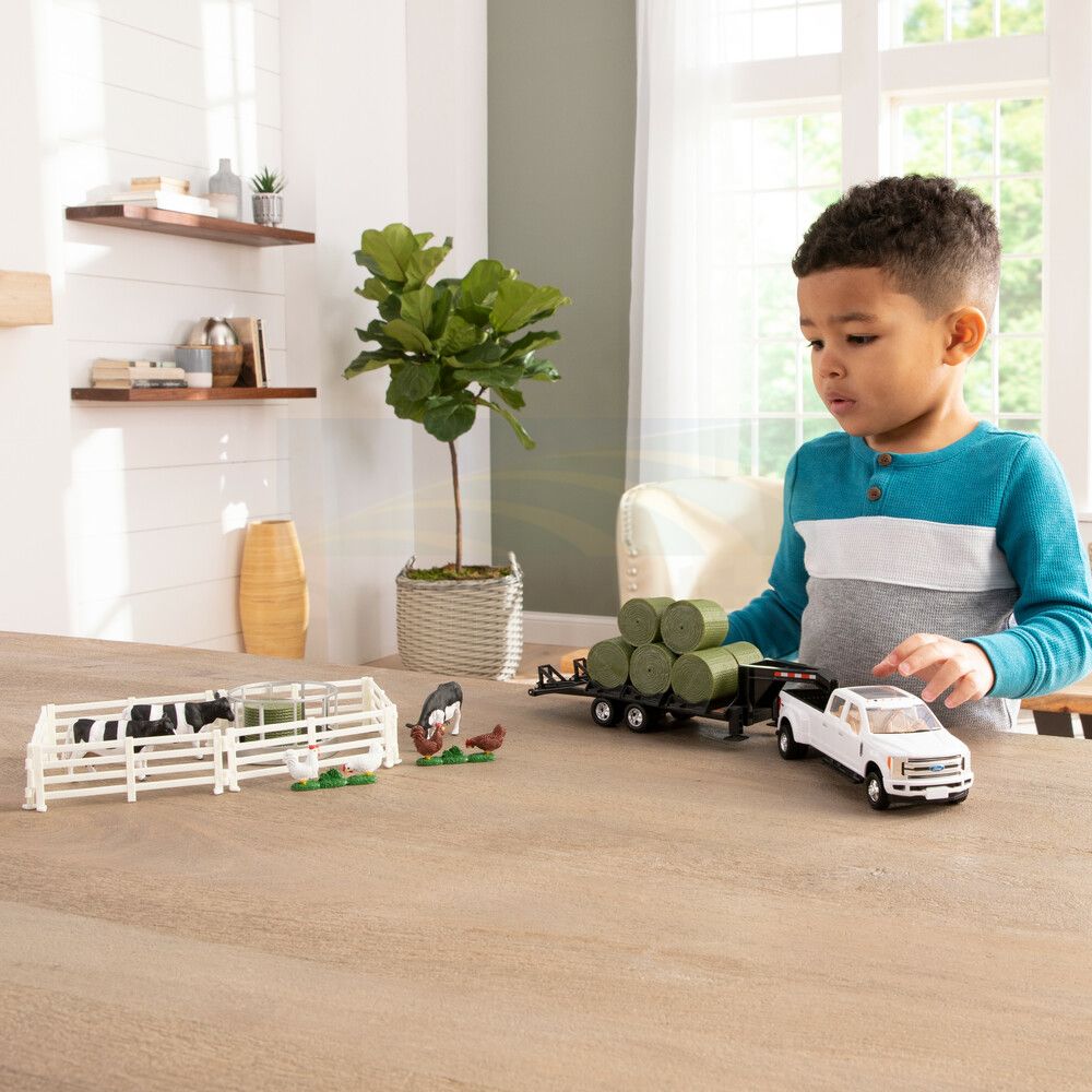 1:32 John Deere Round Bale Hauling Set with 2017 Ford F-350 and Trailer 47435