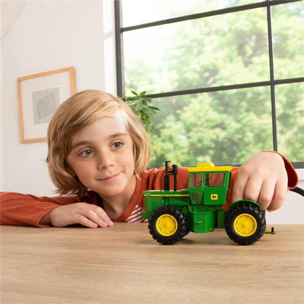 1:32 John Deere 7520 Vintage 4WD Tractor 45866