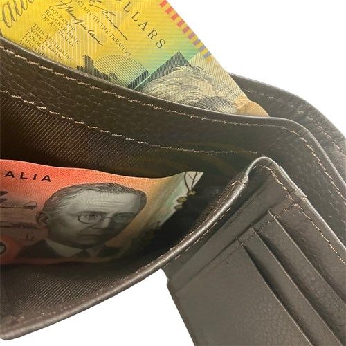 John Deere Pebble Grain Leather Tri-Fold Wallet with Trademark Logo 4012000