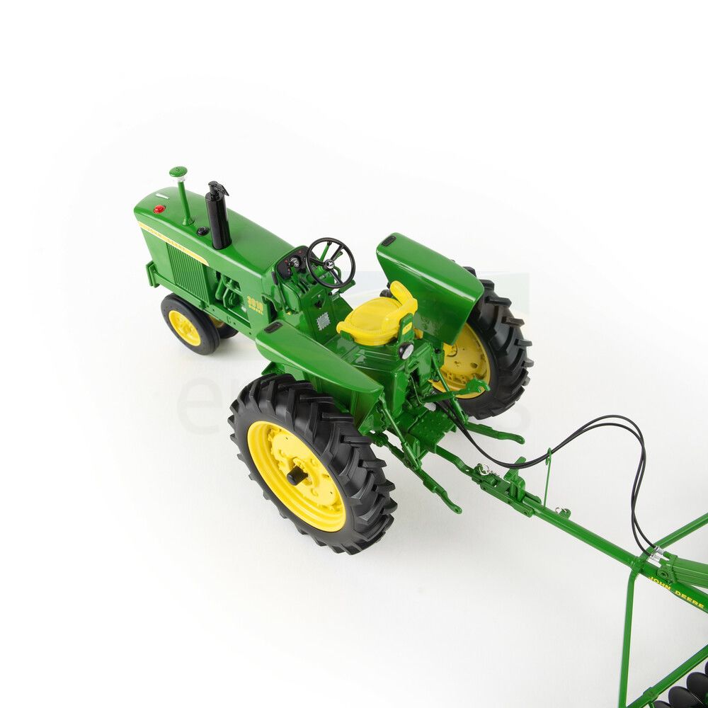 1:16 John Deere 3010 Diesel Narrow Front Tractor with Disk 45952