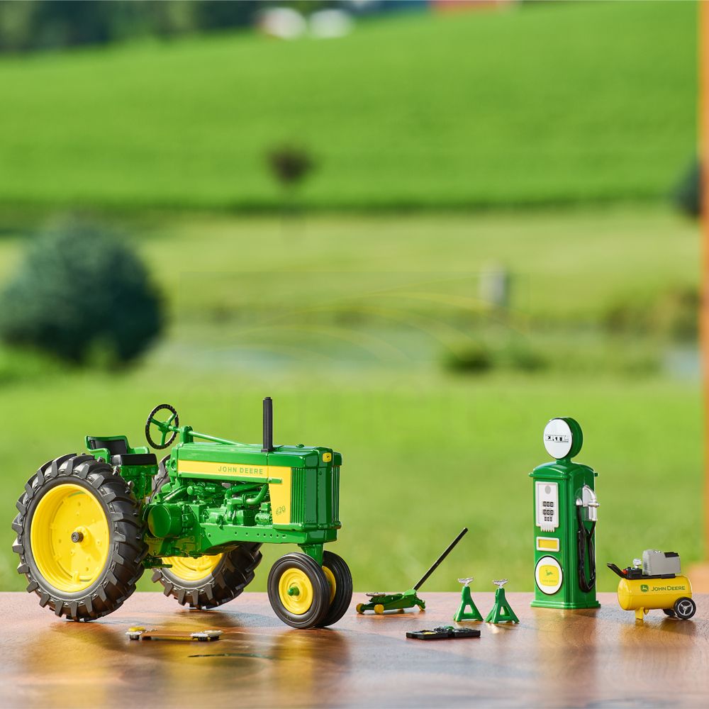 1:16 John Deere 620 Narrow Front Restoration Tractor Set 85040OTP