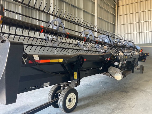 MacDon D140 2021 image 3