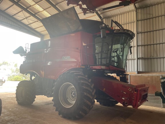 Case 8250 2021 image 4