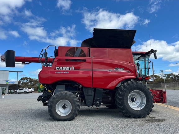 Case 8250 2021 image 3