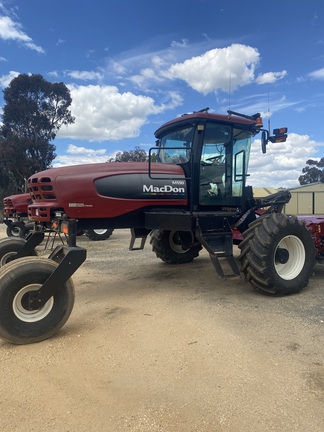 MacDon M150 2010 image 3