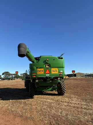 John Deere S670 image 4
