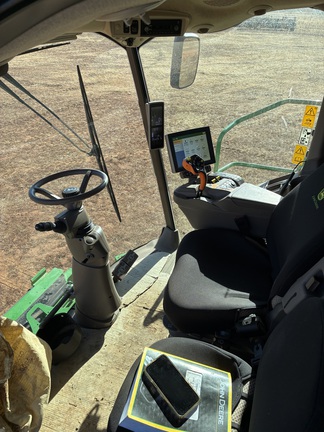 John Deere S760 image 10