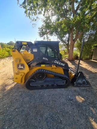 John Deere 317G 2024