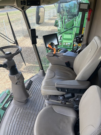 John Deere S790 image 7
