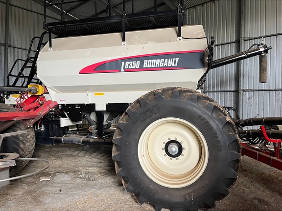Bourgault L8350 2022 image 2