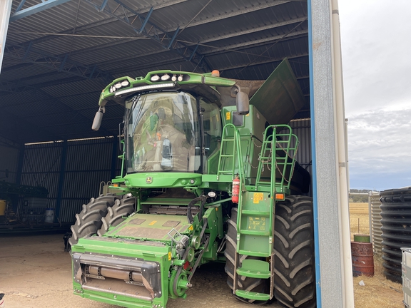John Deere S780 image 2
