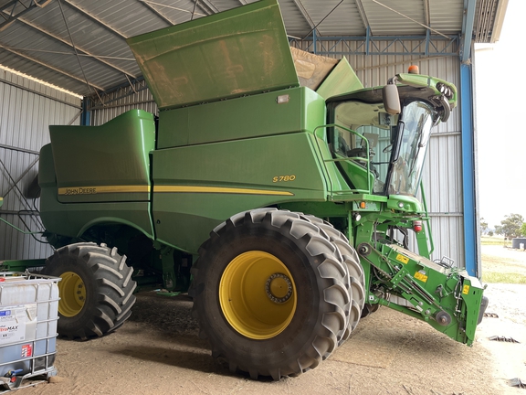 John Deere S780 image 1