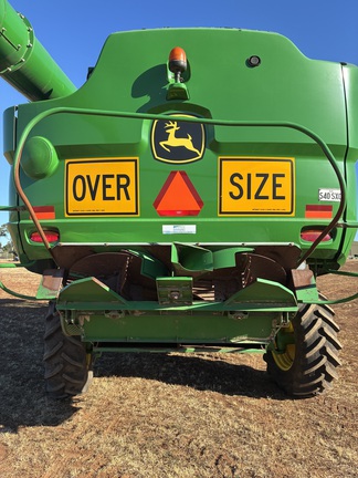 John Deere S670 image 5