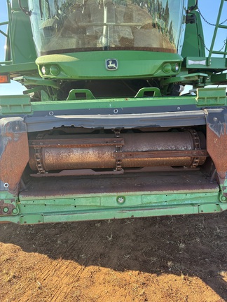 John Deere S670 image 8