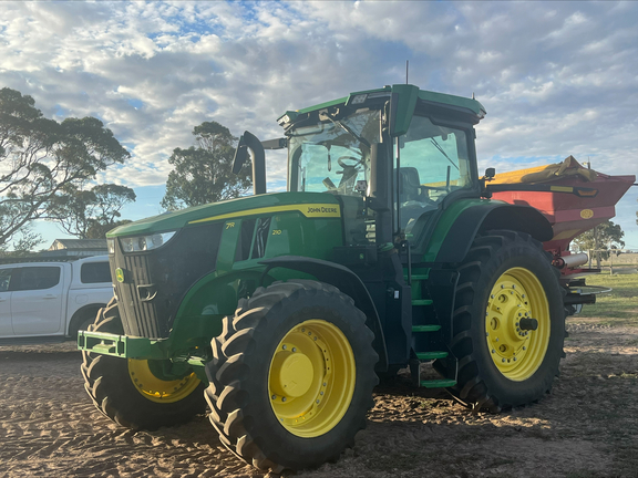 John Deere 7R 210 2020 image 2