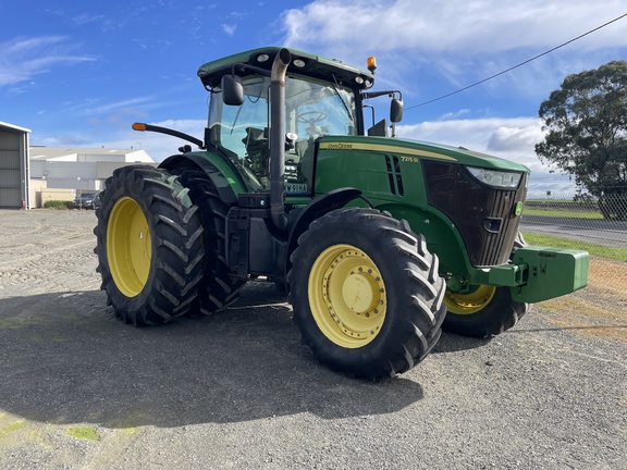 John Deere 7215R 2011 image 2