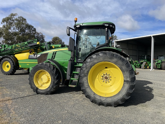 John Deere 7215R 2011 image 3