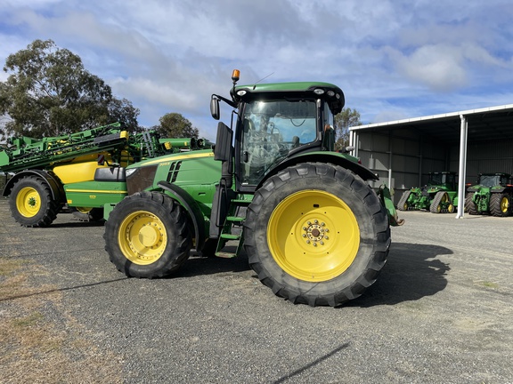 John Deere 7215R 2011 image 4