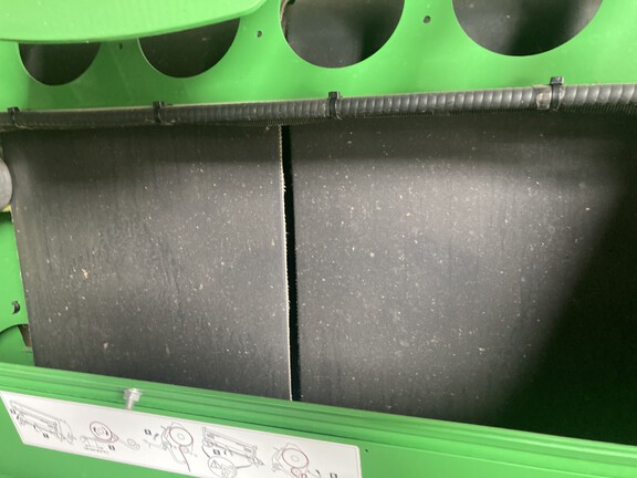 John Deere V451R image 7