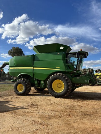 John Deere S680 image 3