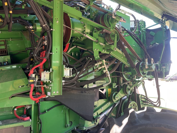 John Deere S790 image 9