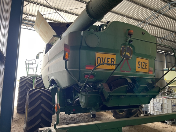 John Deere S780 image 4