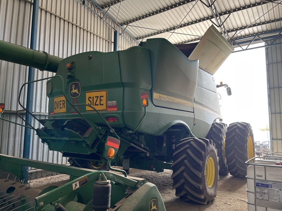 John Deere S780 image 7