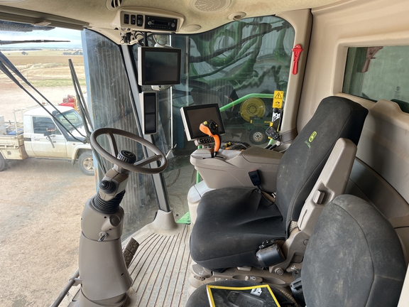 John Deere S780 image 8
