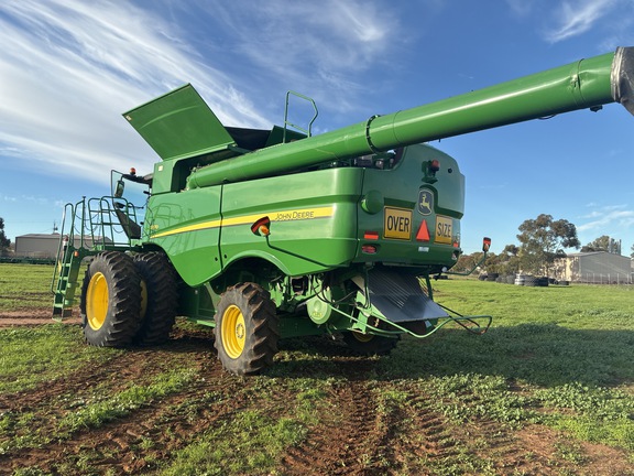 John Deere S670 image 5