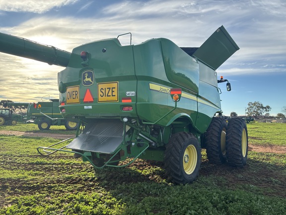 John Deere S670 image 7