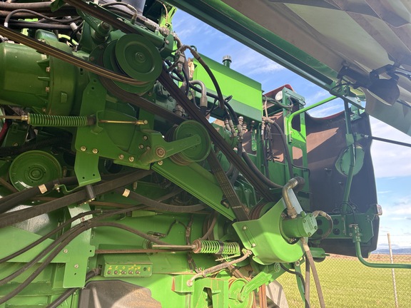 John Deere S670 image 15