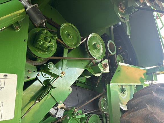 John Deere S670 image 16