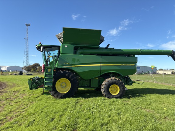 John Deere S790 image 3