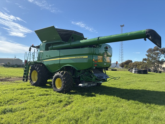 John Deere S790 image 4