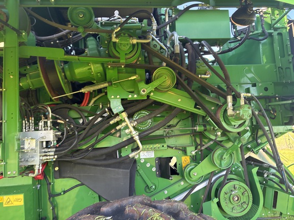 John Deere S790 image 12