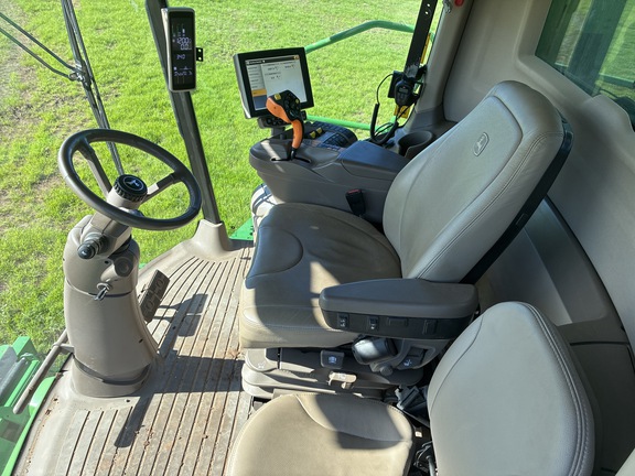 John Deere S790 image 11