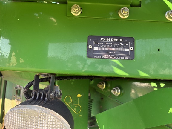 John Deere S790 image 6