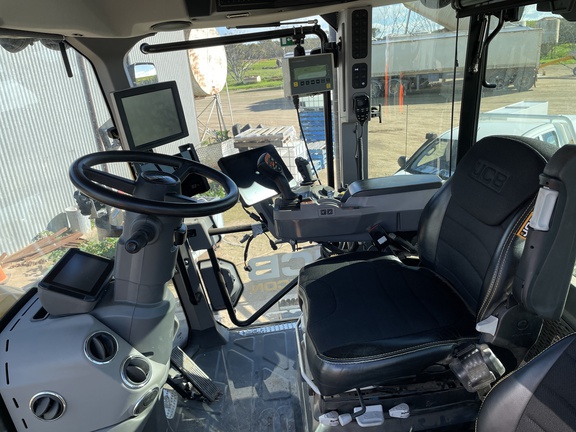 JCB 8330 Fastrac 2023 image 6