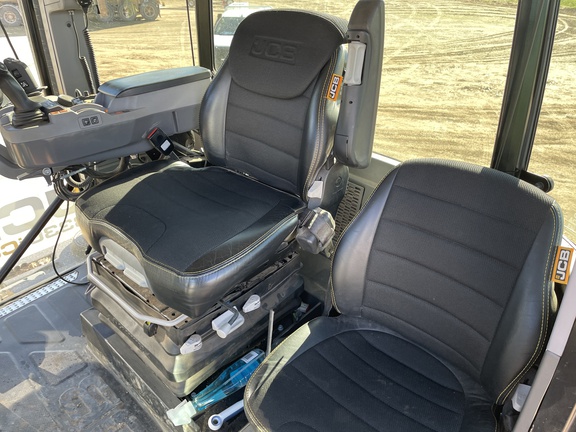 JCB 8330 Fastrac 2023 image 7